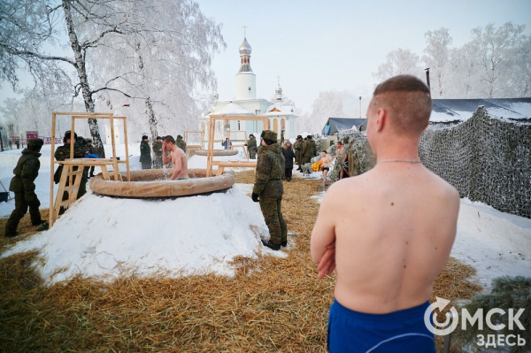 Омичи окунулись на Крещение в искусственные купели