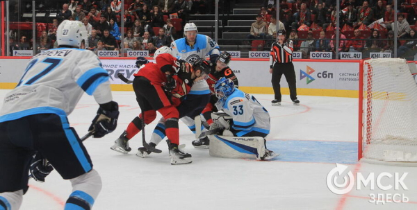 "Авангард" возобновил чемпионат крупной победой над "Нефтехимиком"