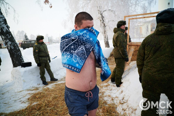 Омичи окунулись на Крещение в искусственные купели