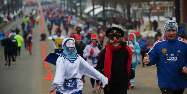 "Деревня дураков" и "Мух". Выбираем лучший костюм зимнего забега "Деревня дураков" и "Мух". Выбираем лучший костюм зимнего забега