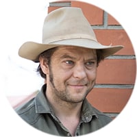 "Всё началось с простой кассеты". Как прошлое омских мастеров воплотилось в скульптуре, посвящённой Егору Летову