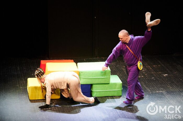 Юмор, хвостатая харизма и любовь. О чём постановка солнечных актёров