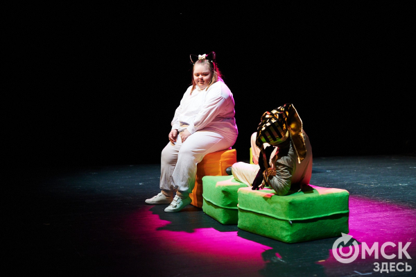 Юмор, хвостатая харизма и любовь. О чём постановка солнечных актёров