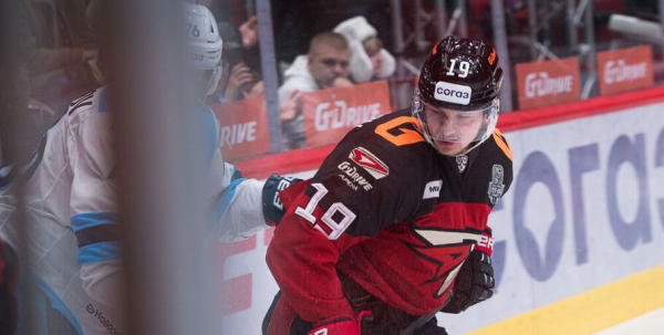 Омский "Авангард" сменил логотип в честь возвращения в игру Владимира Ткачёва