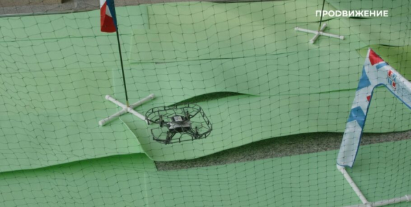 Азарт и вкус инженерного творчества. В омском вузе устроили гонки дронов с препятствиями