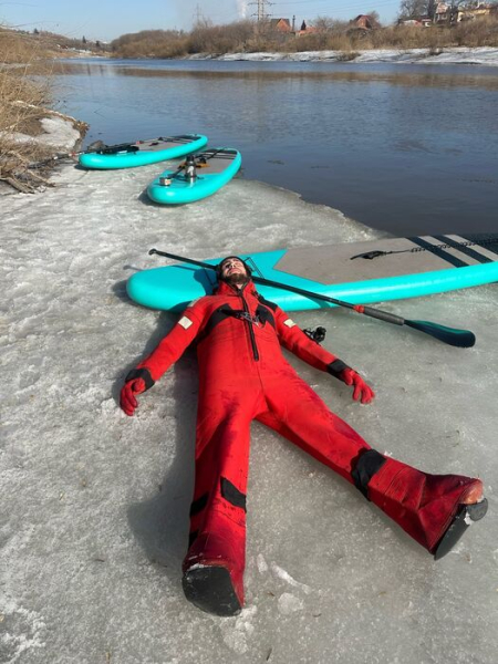 Омичи открыли сап-сезон. Трое мужчин прокатились на сапах по Оми и Иртышу Омичи открыли сап-сезон. Трое мужчин прокатились на сапах по Оми и Иртышу