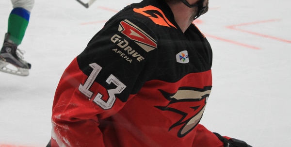 В Омске к болельщикам "Авангарда" обратился отец игрока номер "13"