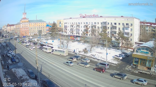 Уже "Рад...". Обновлённая конструкция возвращается в центр Омска в прямом эфире. ОБНОВЛЕНО