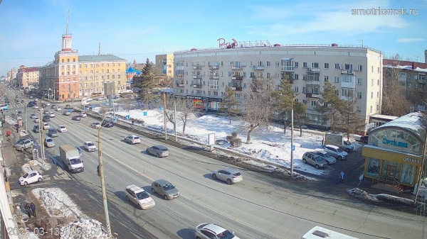 Уже "Рад...". Обновлённая конструкция возвращается в центр Омска в прямом эфире. ОБНОВЛЕНО