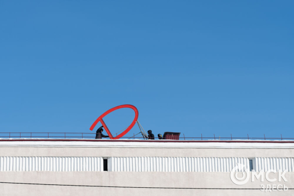 "Р" крадётся. Как "Радость" возвращается в центр Омска