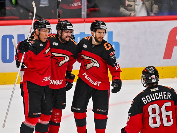 Валидола не напасёшься. Челябинский "Трактор" прервал рекордную серию побед "Авангарда"