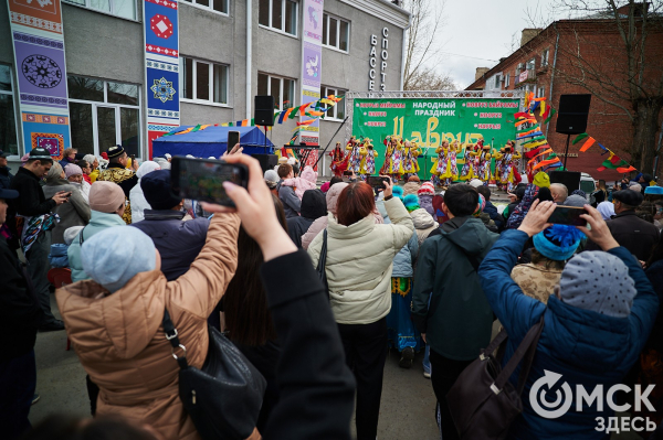 От чак-чака до куреша. Смотрим, как прошёл Навруз в Омске