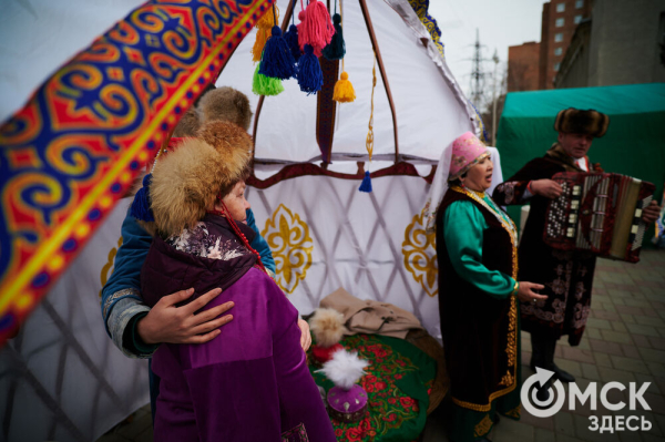 От чак-чака до куреша. Смотрим, как прошёл Навруз в Омске