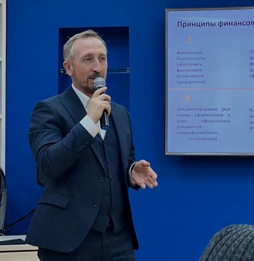 Бизнес-образование для школьников: омский эксперимент, который работает Бизнес-образование для школьников: омский эксперимент, который работает