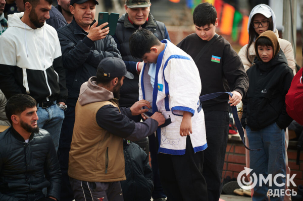 От чак-чака до куреша. Смотрим, как прошёл Навруз в Омске