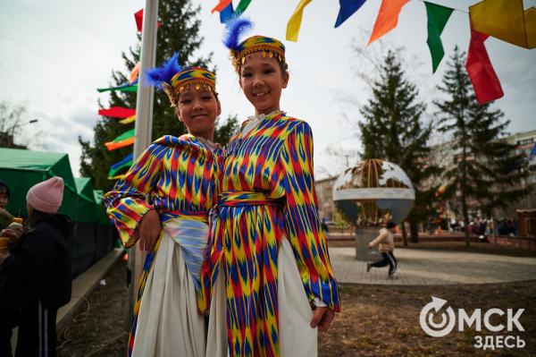 От чак-чака до куреша. Смотрим, как прошёл Навруз в Омске