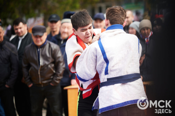 От чак-чака до куреша. Смотрим, как прошёл Навруз в Омске