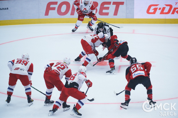 "Авангард" одержал выездную победу в пятом матче серии с "Локомотивом"