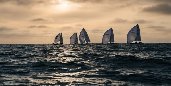 Парусные гонки в Сочи: триумфальный успех команды яхтсменов во главе с рулевым из Омска Парусные гонки в Сочи: триумфальный успех команды яхтсменов во главе с рулевым из Омска