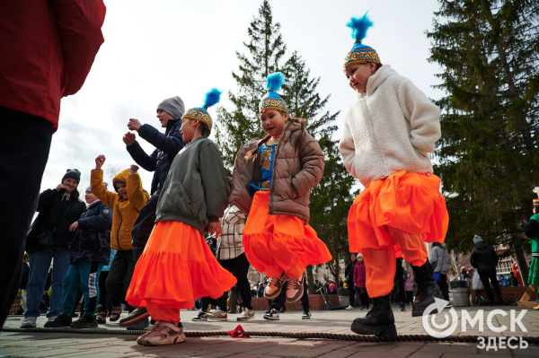 От чак-чака до куреша. Смотрим, как прошёл Навруз в Омске