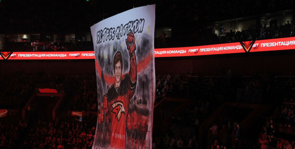 С "огоньком" в коньках: почему Владимир Ткачёв - усиление "Авангарда" в плей-офф