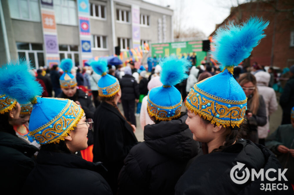 От чак-чака до куреша. Смотрим, как прошёл Навруз в Омске