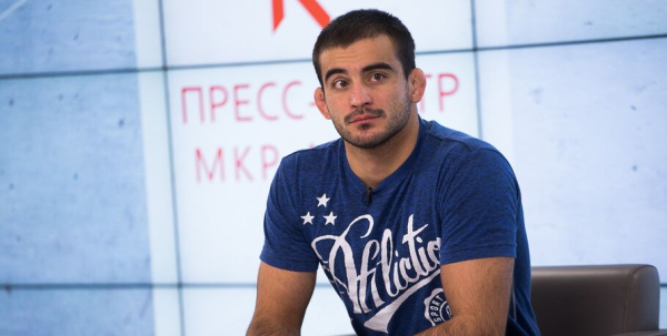 Андрей Корешков потерпел досрочное поражение в гран-при PFL