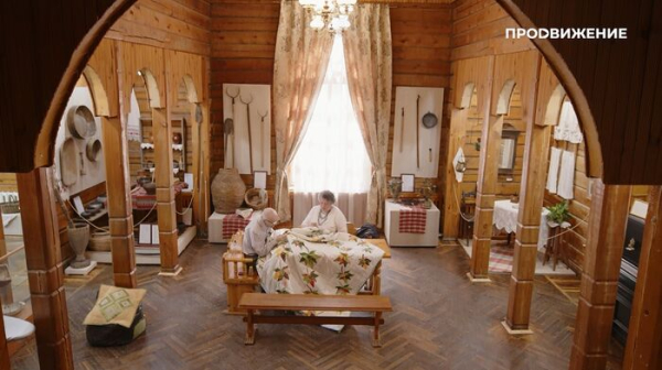 Рисовать тканью: как лоскутки текстиля складываются в красочные полотна