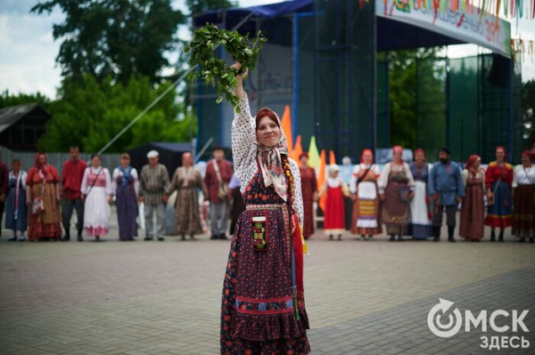 Омичи отправились на Урал гадать на конфетах