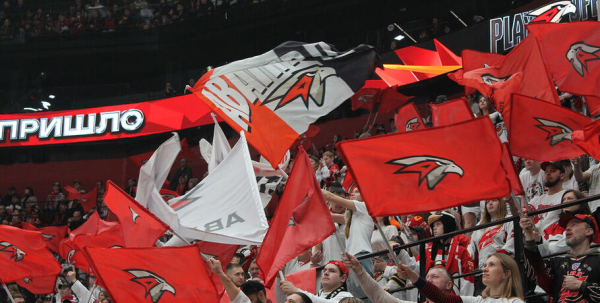 Болельщики омского "Авангарда" организуют встречу с командой в аэропорту