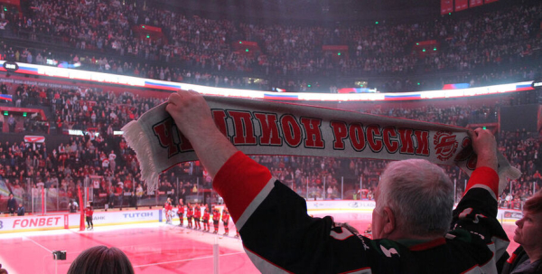 Игру "Авангарда" и "Металлурга" покажут в Омске под открытым небом