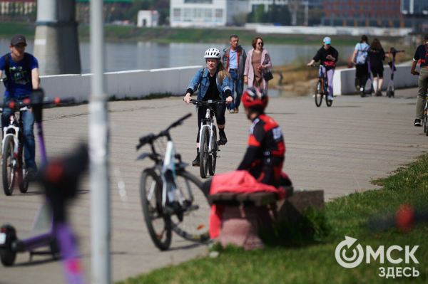 Человек-банан и Санта Клаус прокатились вместе с участниками Tour de Siberia Человек-банан и Санта Клаус прокатились вместе с участниками Tour de Siberia