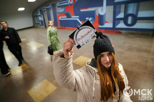 "Лёгкая дымка, советский леттеринг". Знаменитый Vogue оценил омскую "Радость"