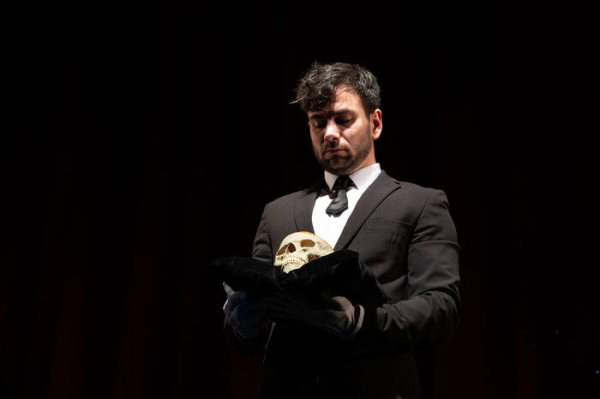 "Театр - не томатный суп": о чём переживают режиссёры XXI века