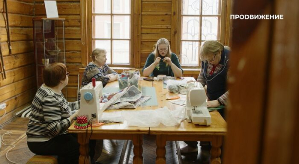 Рисовать тканью: как лоскутки текстиля складываются в красочные полотна