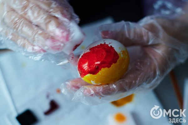 Пасхальная авантюра: забавные попытки "Омск Здесь" подготовиться к празднику Пасхальная авантюра: забавные попытки "Омск Здесь" подготовиться к празднику