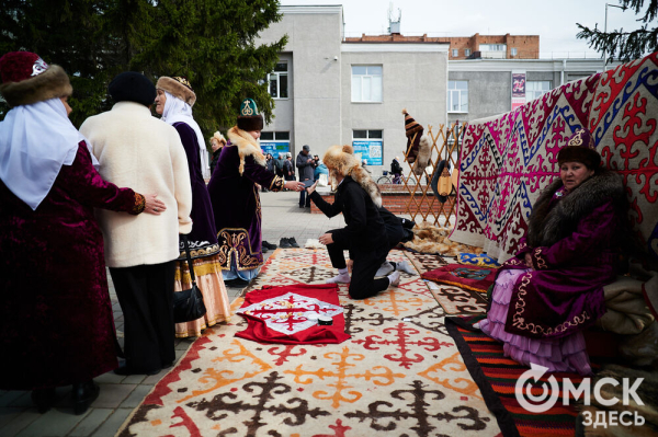 От чак-чака до куреша. Смотрим, как прошёл Навруз в Омске