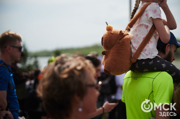 Человек-банан и Санта Клаус прокатились вместе с участниками Tour de Siberia Человек-банан и Санта Клаус прокатились вместе с участниками Tour de Siberia