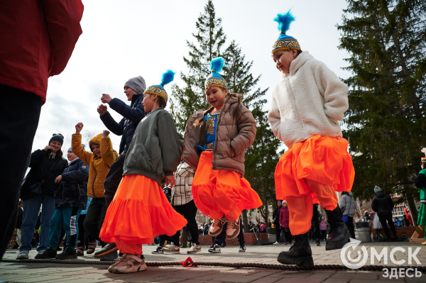 От чак-чака до куреша. Смотрим, как прошёл Навруз в Омске
