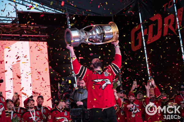 В Омске появился Кубок Гагарина в миниатюре