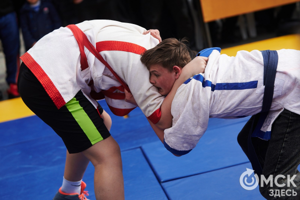 От чак-чака до куреша. Смотрим, как прошёл Навруз в Омске