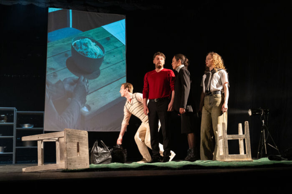 "Театр - не томатный суп": о чём переживают режиссёры XXI века