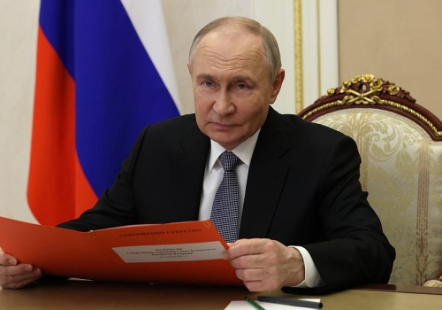 Владимир Путин объявил перемирие в дни 80-летия Победы