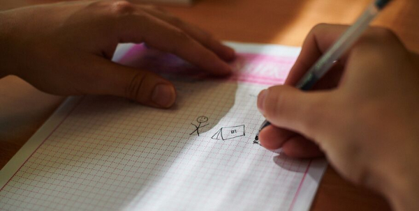 Под прицелом камер, но с шоколадкой. В Омске стартовал экзаменационный марафон