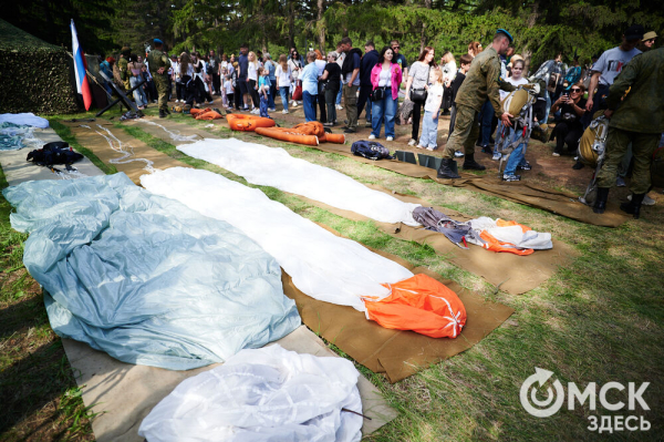 Курс молодого бойца и послания памяти. Как омичи отмечают 9 Мая в парке Победы Курс молодого бойца и послания памяти. Как омичи отмечают 9 Мая в парке Победы