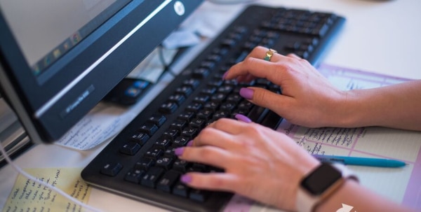 ИТ, стройка, красота: в каких сферах омичи чаще работают на фрилансе