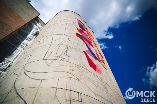 В Омске создают мурал, посвящённый работницам заводов