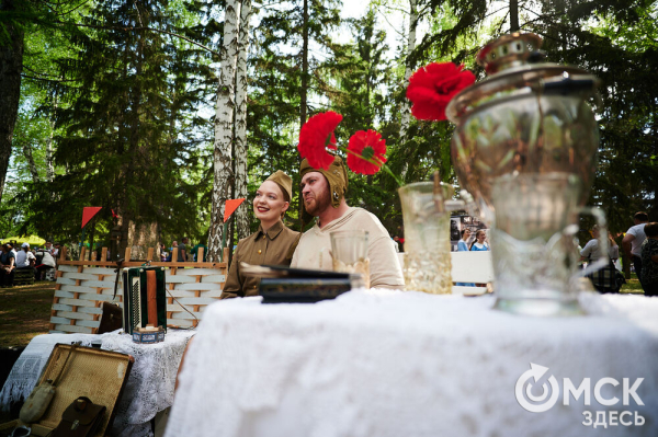 Курс молодого бойца и послания памяти. Как омичи отмечают 9 Мая в парке Победы Курс молодого бойца и послания памяти. Как омичи отмечают 9 Мая в парке Победы