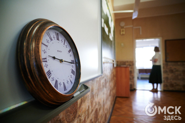 Под прицелом камер, но с шоколадкой. В Омске стартовал экзаменационный марафон