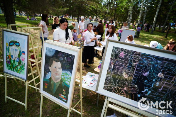 Курс молодого бойца и послания памяти. Как омичи отмечают 9 Мая в парке Победы Курс молодого бойца и послания памяти. Как омичи отмечают 9 Мая в парке Победы